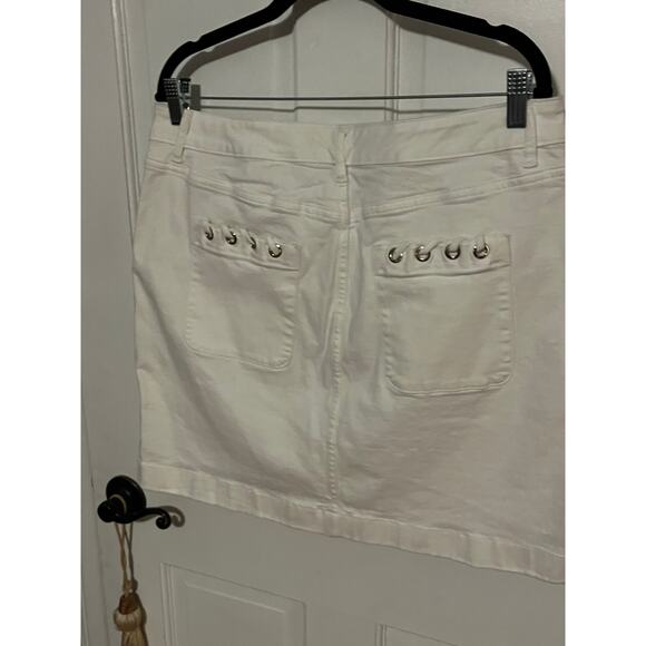 White House Black Market White Denim Jean Skort – Size 14 – Classic & Chic - Picture 2 of 3